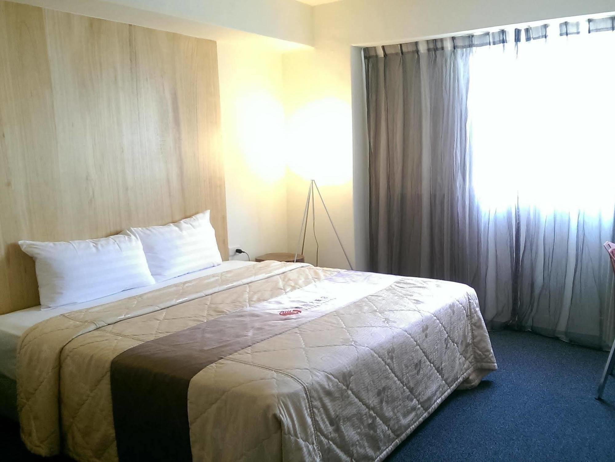 River Hotel Chiayi Exterior foto